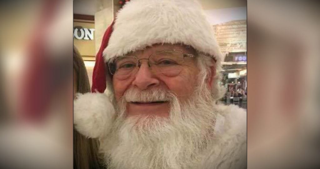 godupdates little girl with back brace met santa with one too fb