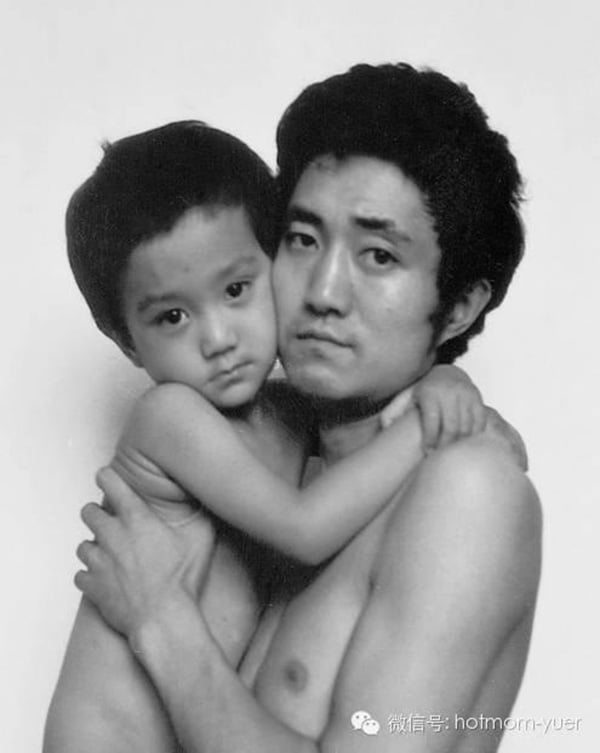 mj-godupdates-father-son-photo-27-years-1989