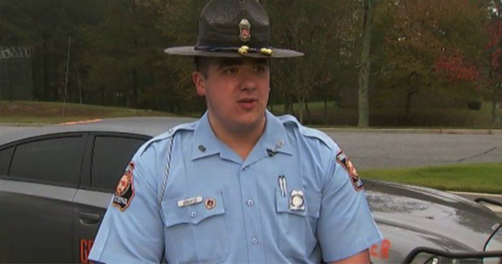godupdates trooper helps kids parents die halloween car crash_1