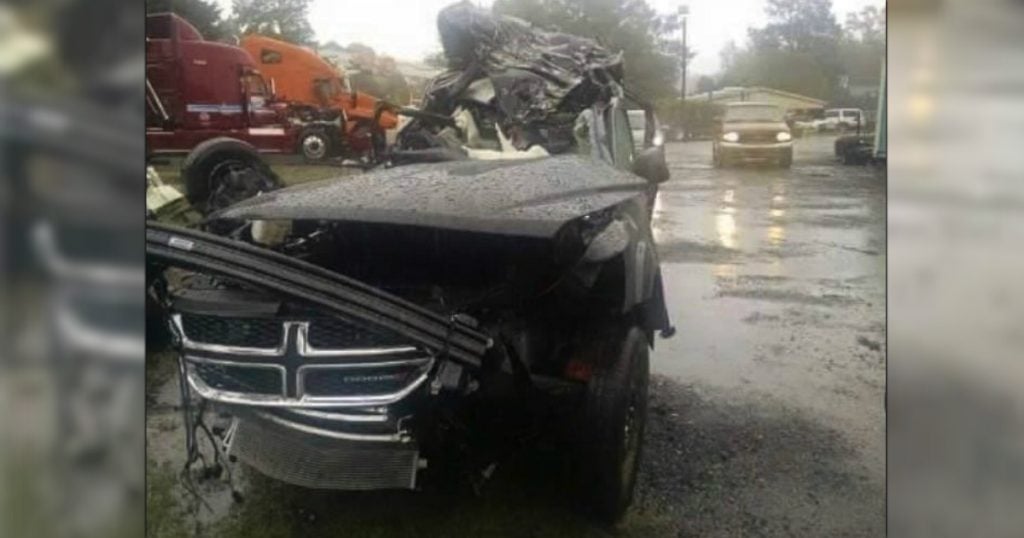 godupdates trooper helps kids parents die halloween car crash_2