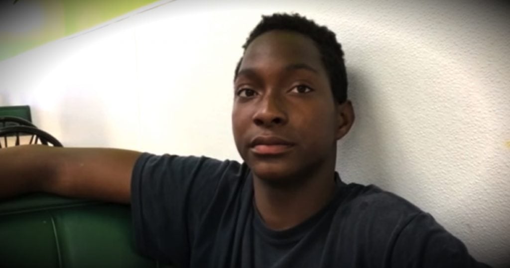 godupdates kind stranger helps broken teen who carries his groceries fb