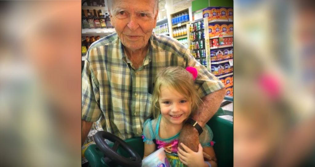 godupdates little girl and elderly man become friends at grocery store fb
