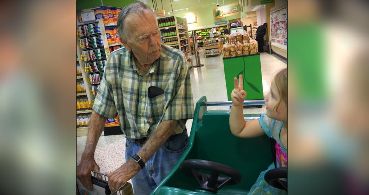godupdates little girl and elderly man become friends at grocery store fb REV