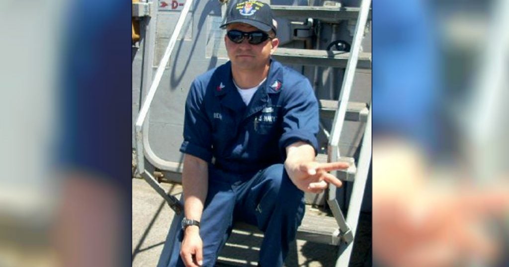 godupdates heroic navy sailor sacrificed life to save 'his kids' 1