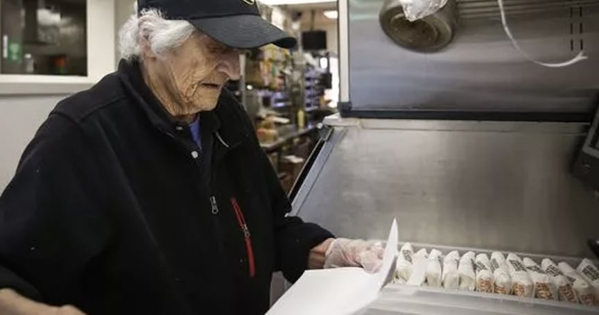 92-Year-Old McDonald's Cook Credits Long Life to Morning Routine in Mirror _ everything inpirational