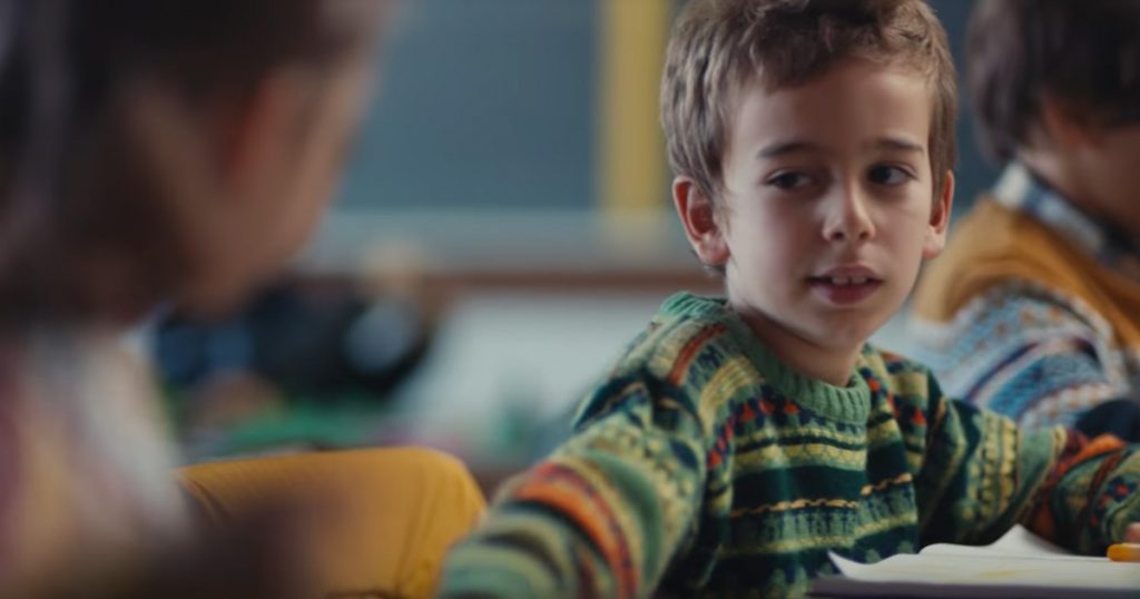 Dad Gives Son Santa's Phone Number In Christmas Ad