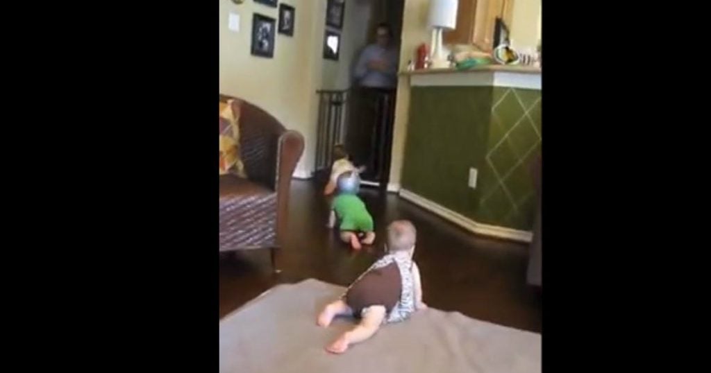 godupdaates 11-month-old quadruplets greet daddy