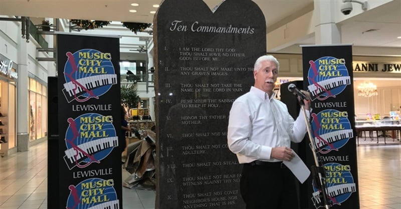 Ten Commandments Monument Attracts Texas Shoppers, Not Protesters
