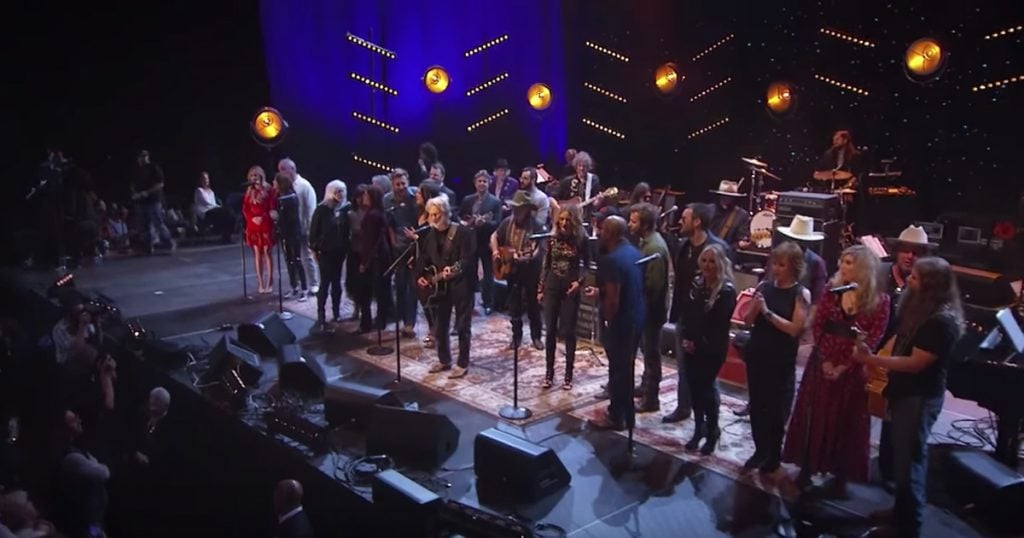 Country Artists Kris Kristofferson Reba Lee Ann Womack Willie Nelson Sing 'Why Me Lord'