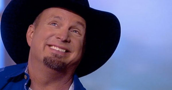 Garth Brooks Thanksgiving Song Has Him Tearing Up As He Counts His Blessings