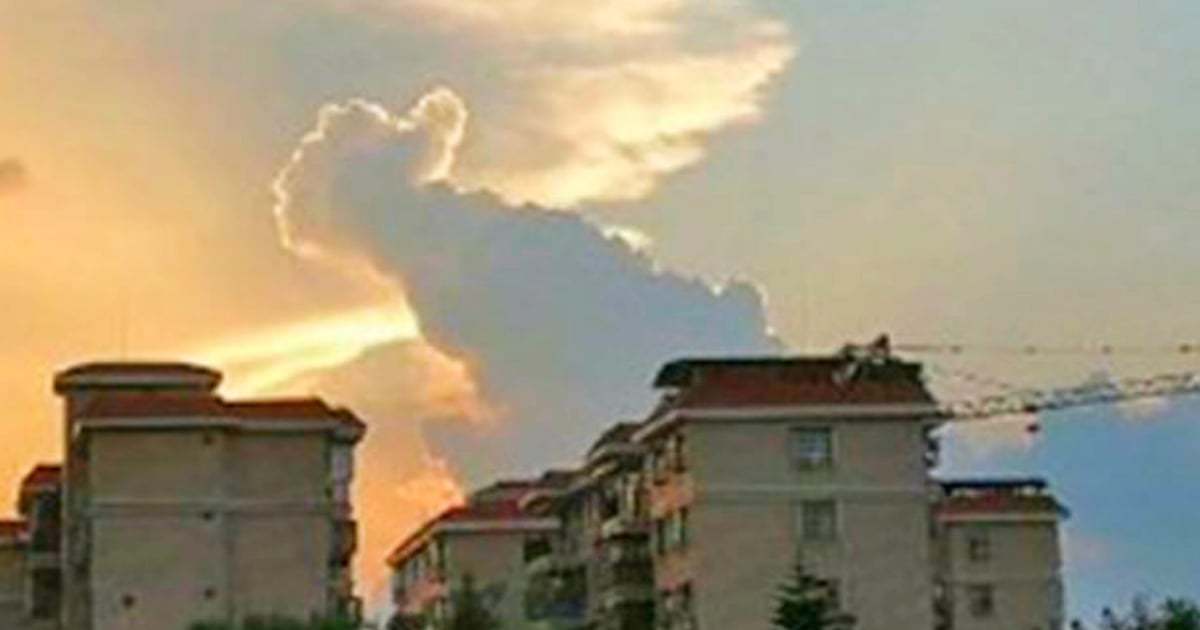 cloud formation thumbs up