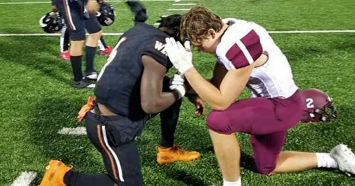 texas high school football player praying on field gage smith