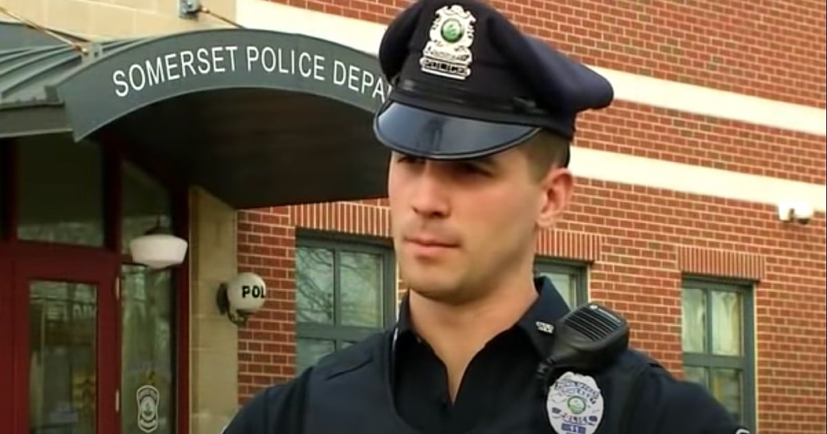 police officer in massachusetts pays for groceries