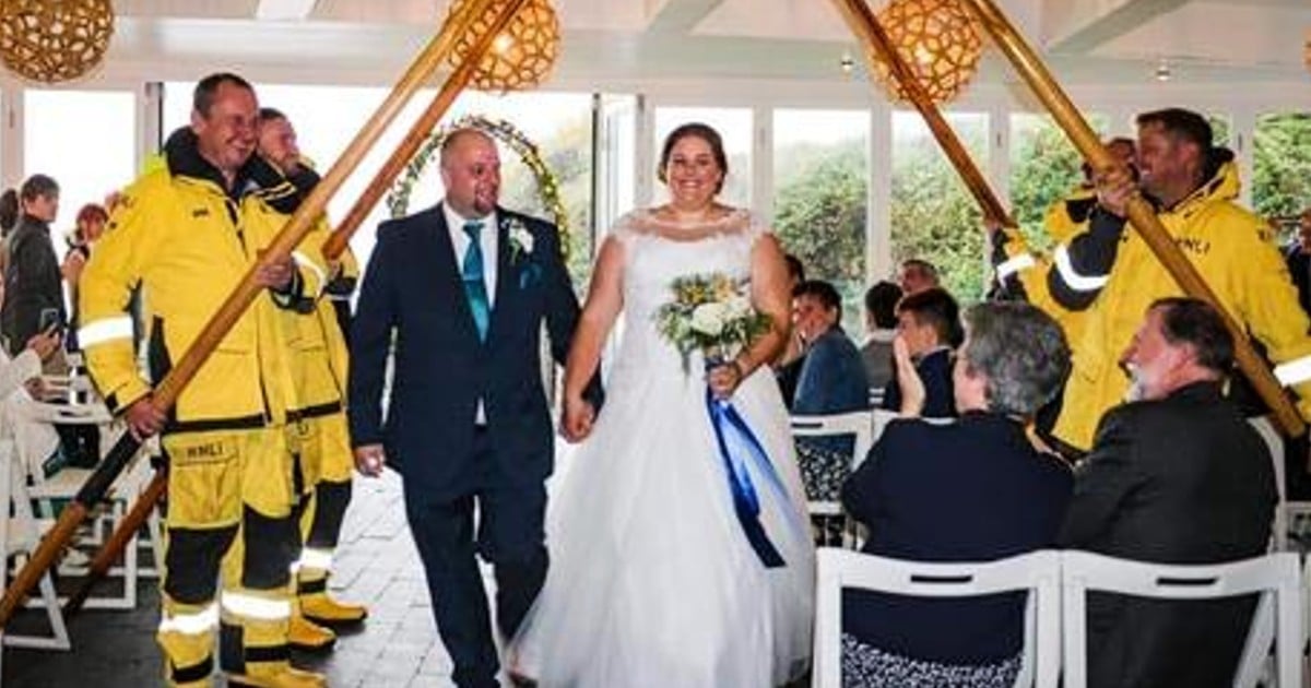 lifeboat volunteers leave wedding for rescue