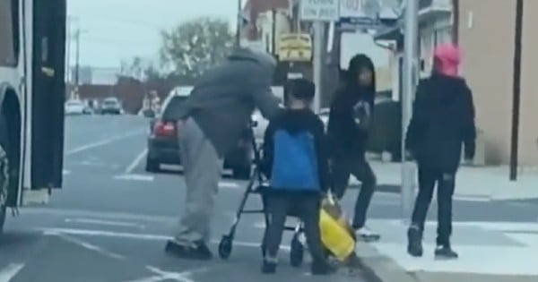 kids helped elderly man