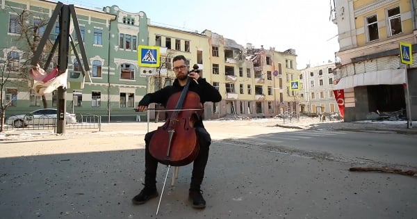 cellist plays in ukraine