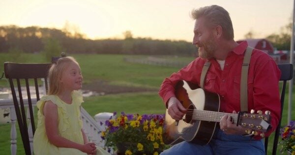 Little Indy Joins Dad Rory Feek For A Touching Father-Daughter Duet Of ‘Papa What If’