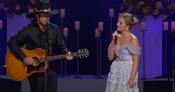 Loretta Lynn’s Granddaughter And Willie Nelson’s Son Sing ‘Lay Me Down’