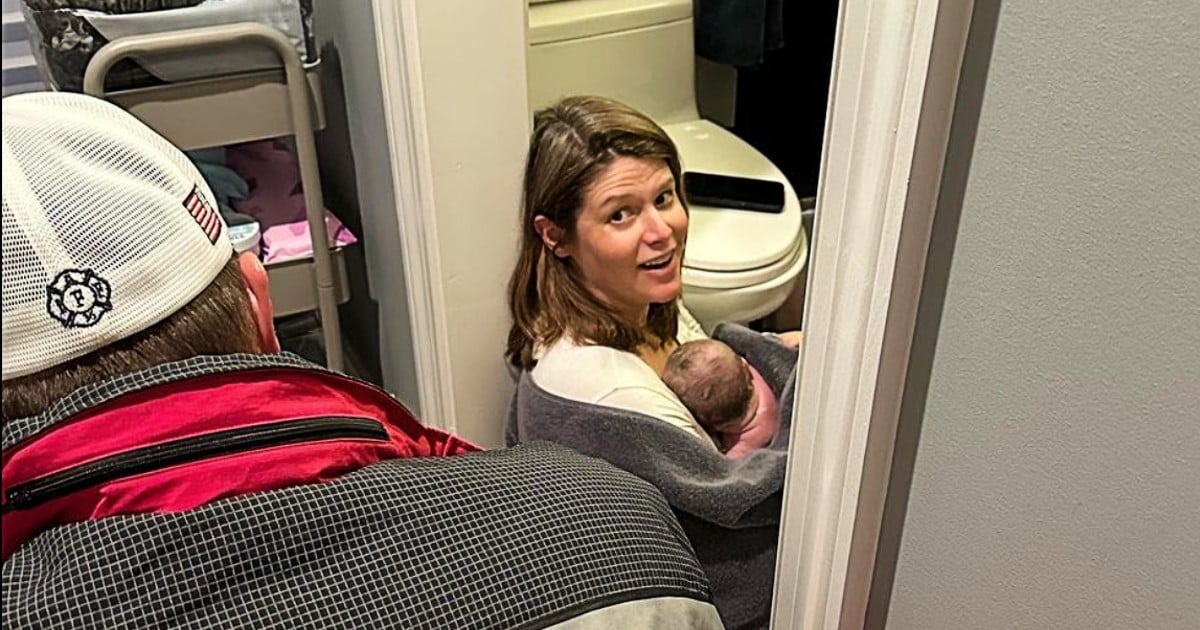 kasie hunt reporter for cnn has baby in bathroom