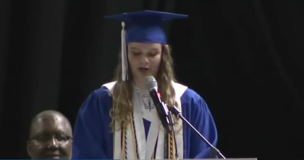 Young Woman Steps Up, Proclaims Jesus And Boldly Shares Her Faith In Graduation Speech