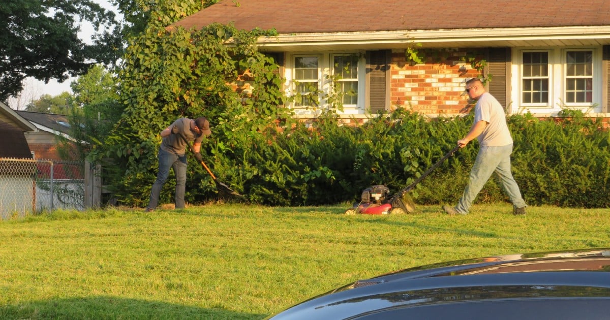 kentucky police officers mow lawn for sick man