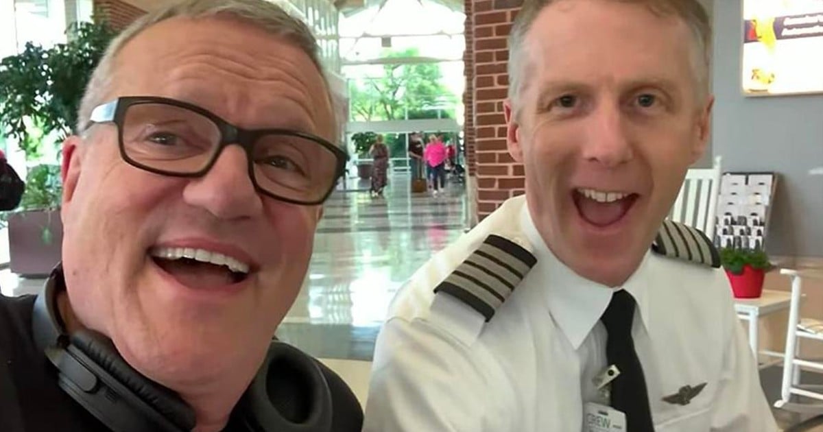 mark lowry sings with pilot